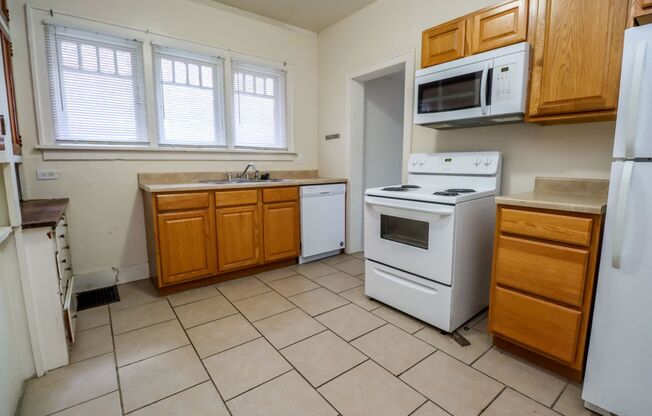 1 bed, 1 bath, $950, Unit Apt 101