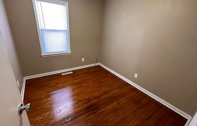 3 beds, 1 bath, $1,200