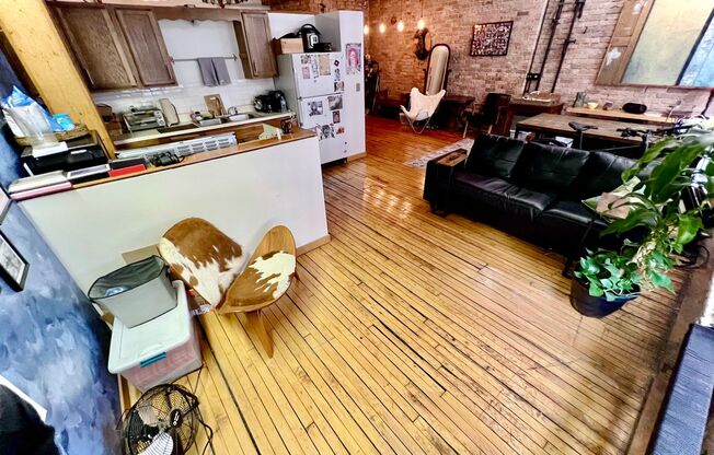 South Loop / Printer's Row Timber Loft Condo Available NOW! In-Unit Laundry!