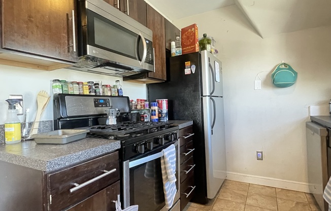 3 beds, 1 bath, $5,100, Unit 3