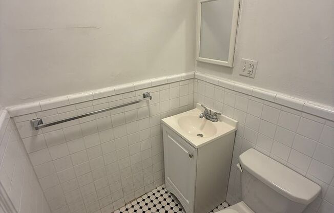 Studio, 1 bath, 294 sqft, $1,175, Unit New King Edward  3B7