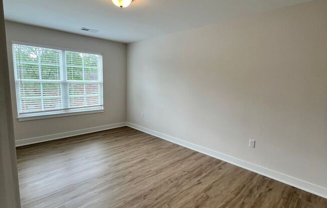 2 beds, 1 bath, 850 sqft, $1,600, Unit 8487 - B12