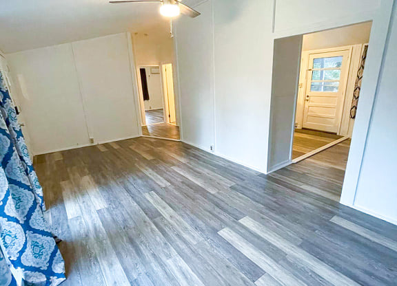 118 1/2 SEBRELL AVE