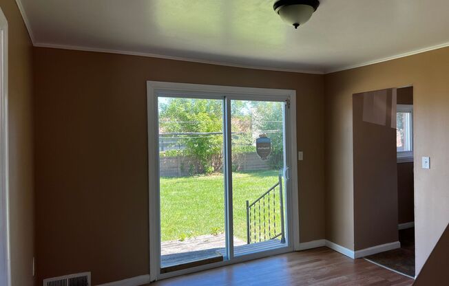 2 beds, 1 bath, $1,400