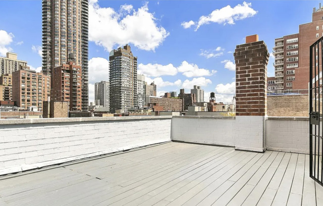 343 E 76 ST