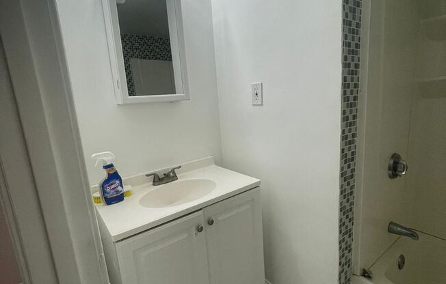 Studio, 1 bath, 9,999 sqft, $1,550