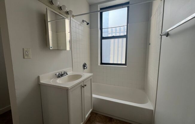 1 bed, 1 bath, 410 sqft, $1,499, Unit 3530 Louisa St. #14