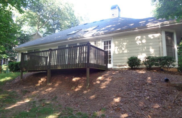 3 beds, 2 baths, $2,200