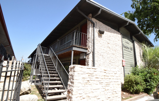 1/1 in West Campus close to Lamar! 2404 Longview