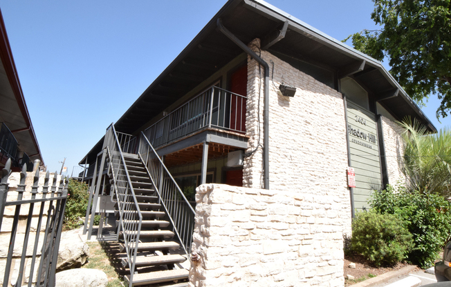 1/1 in West Campus close to Lamar! 2404 Longview