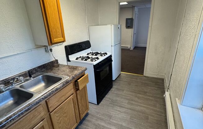 1 bed, 1 bath, 500 sqft, $600, Unit 11