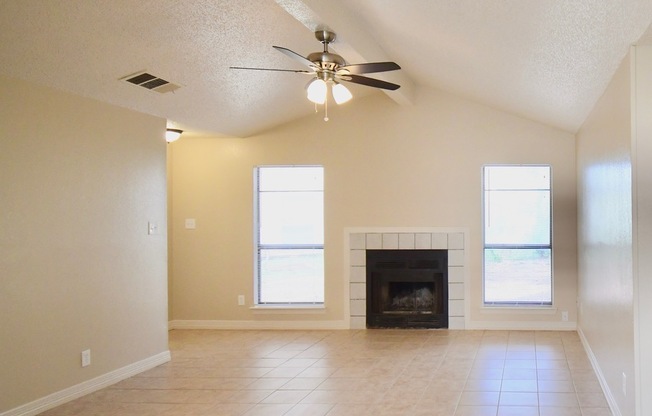 3 beds, 2 baths, $1,250