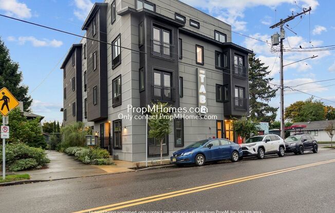 Updated Studio in the Heart of SE Portland!