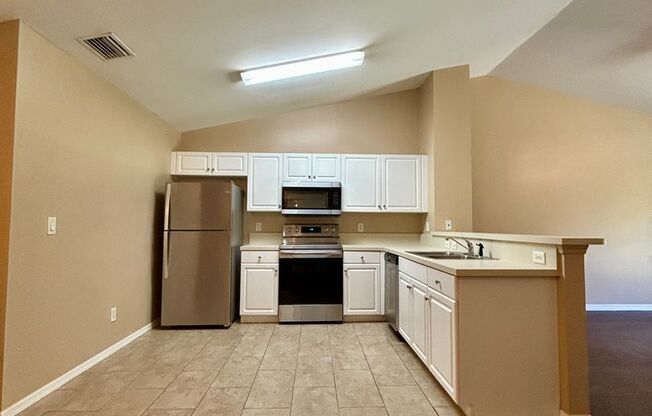 3 beds, 2 baths, $1,499, Unit 346 Bell Blvd S