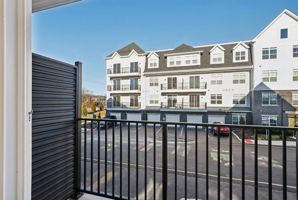 Balcony/Resident Parking