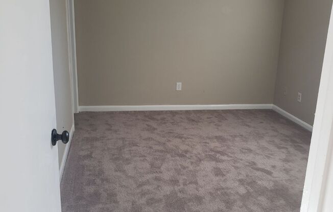 Great Garner Location! 2 BR, 2 FULL Bath Single Level Townhome at $1375/mo.!