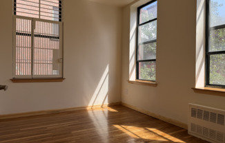 403 W 40 ST