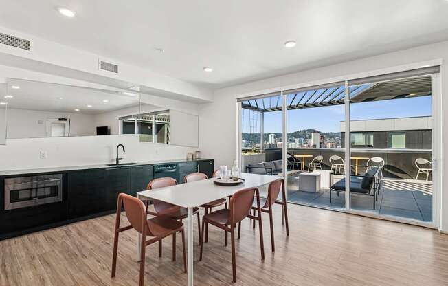 Analog PDX Apartments in Portland, Oregon Lounge