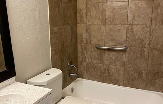 2 beds, 1 bath, 800 sqft, $1,350, Unit 1809-211