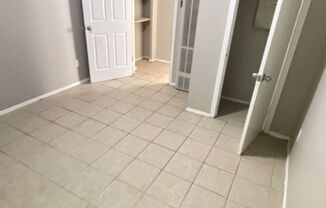 1 bed, 1 bath, $550