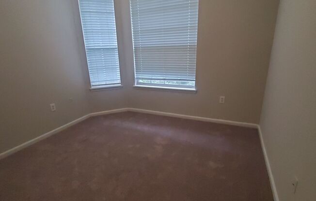 3 beds, 2 baths, 1,206 sqft, $1,625, Unit 10550 Baymeadows Rd. #628