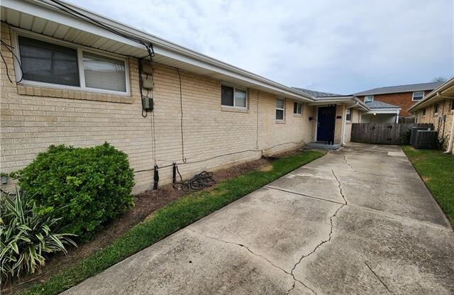 910 ALLEN TOUSSAINT BLVD