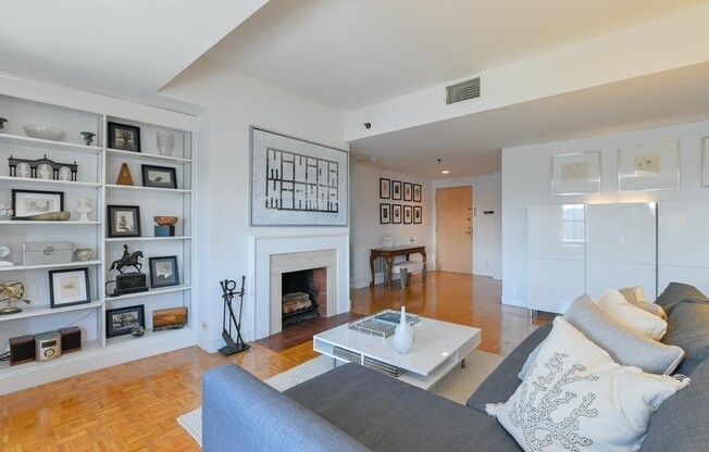 3 beds, 2 baths, 1,659 sqft, $7,000, Unit 620