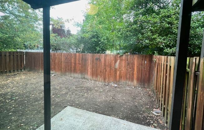 3 beds, 1 bath, 990 sqft, $1,755, Unit 60