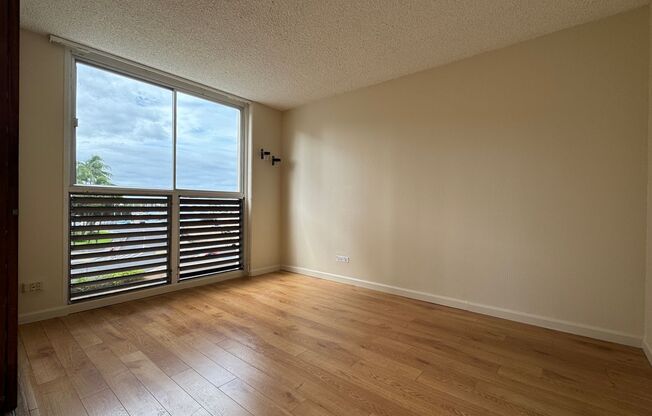 2 Bedroom / 1.5 Baths / 1 Parking at Harbor View Plaza