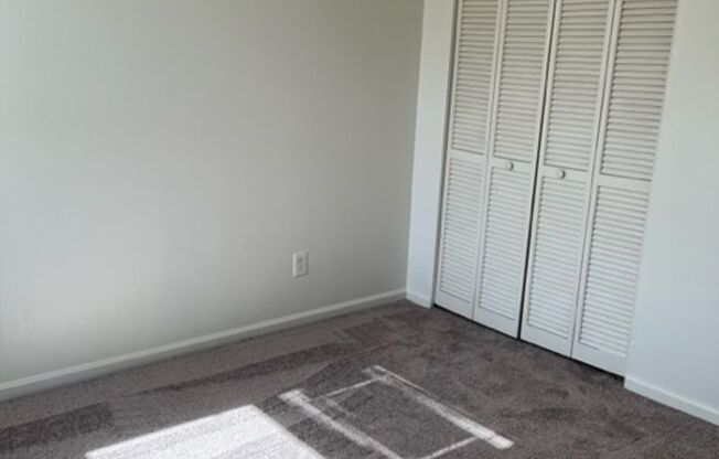 2 beds, 1 bath, 940 sqft, $1,125, Unit 171J