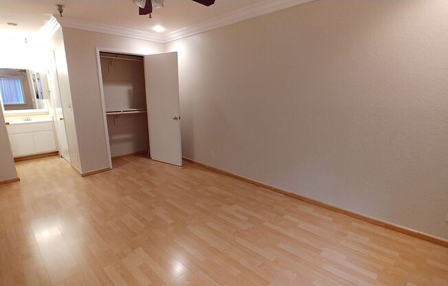 2 beds, 2 baths, 910 sqft, $2,595, Unit 412