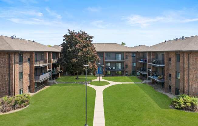 a view of the courtyard at Lafayette Park Place, Detroit, MI