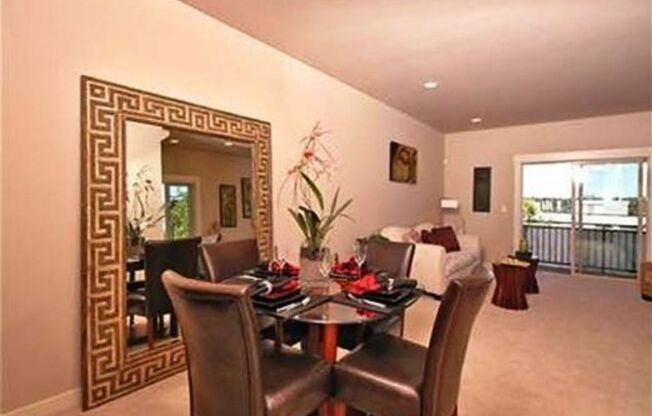 Beautiful townhouse 3 beds 2.5 baths.