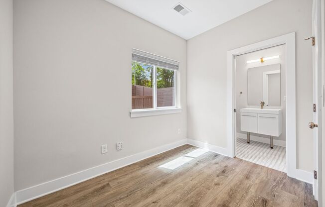 Luxury with contemporary style! This 3 bedroom 3.5 bath Condo in the East End Optimist Park Community of Charlotte is a gem!