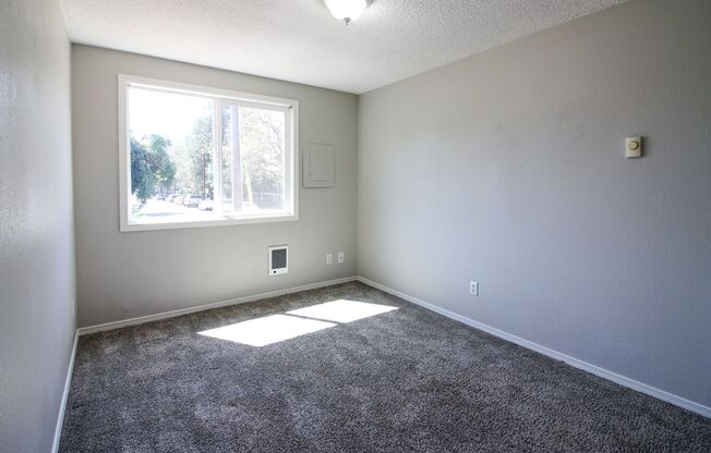2 beds, 1 bath, 889 sqft, $1,250, Unit 40
