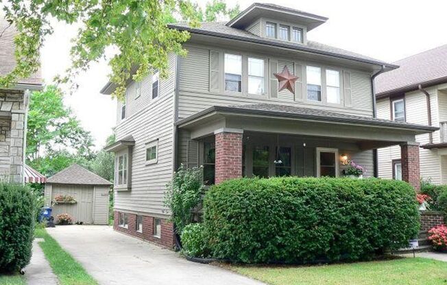 Gorgeous 4 Bedroom Single Family with Central AC and Detached Garage