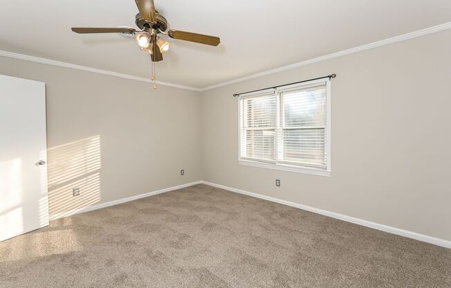 3 beds, 2 baths, $2,450, Unit Unit 122