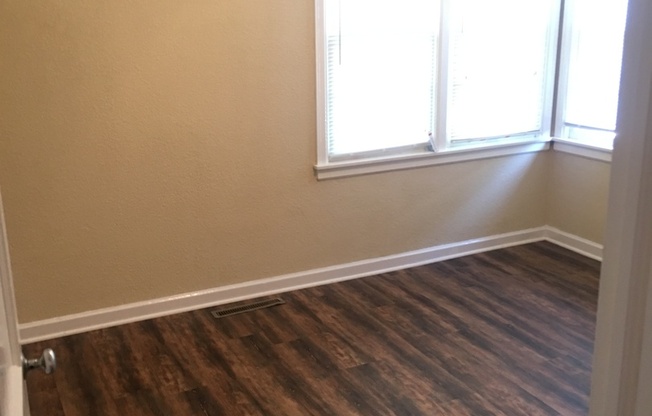 3 beds, 1 bath, $1,050