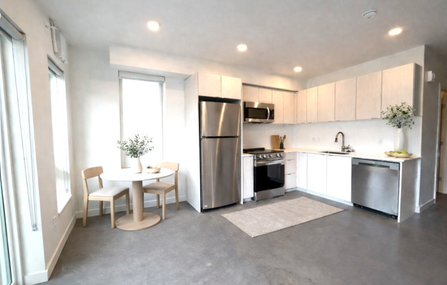 Studio, 1 bath, 329 sqft, $1,695, Unit 210