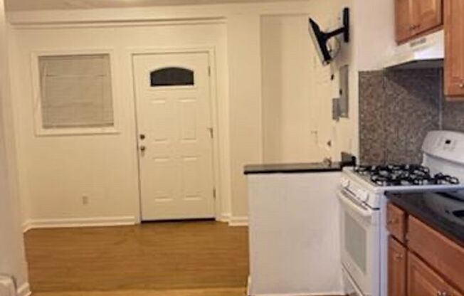 Studio, 1 bath, 9,999 sqft, $1,550