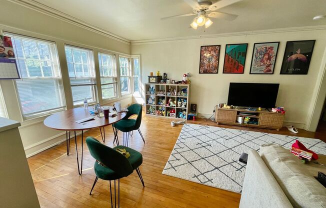 2114 N Summit