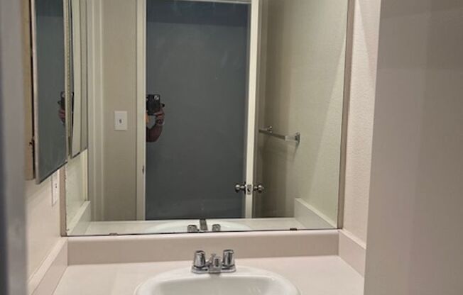 2 beds, 2 baths, 900 sqft, $1,675, Unit 817-48
