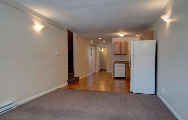 4 beds, 2 baths, 1,300 sqft, $5,200, Unit 203