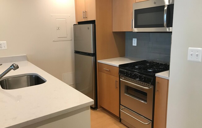 Studio, 1 bath, 440 sqft, $2,432, Unit 0332