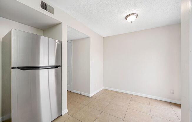 2 beds, 1.5 baths, 940 sqft, $1,650, Unit 8737-D