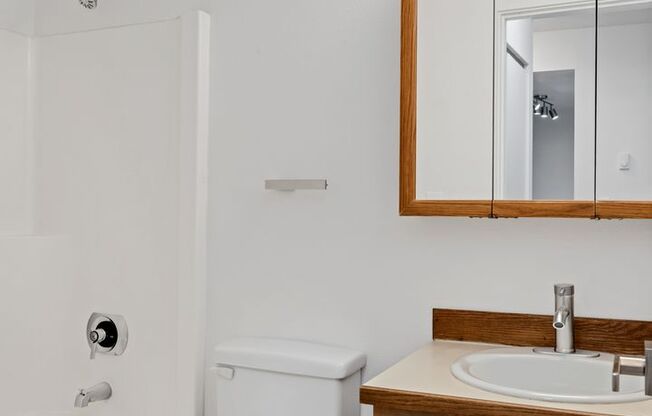 Modern Apartments in Queen Anne – Steps from Climate Pledge Arena!