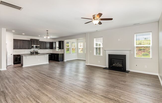 Beautiful 3BR 2.5BA plus a spacious loft! Available Now!