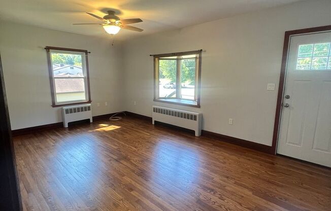 2 beds, 1 bath, $1,995