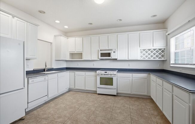 Townhouse In Magnolia Pointe Gated Community