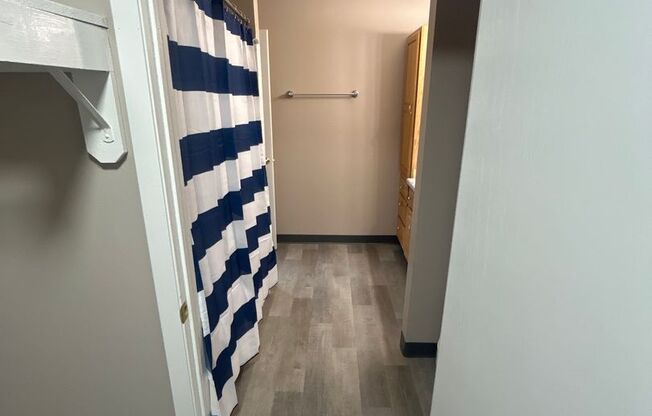 2 beds, 1 bath, 900 sqft, $969, Unit 107